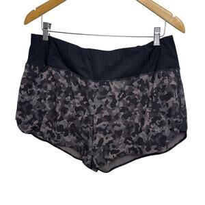 Athleta Running Free Printed Short 3.5" – Grey Camo Size L